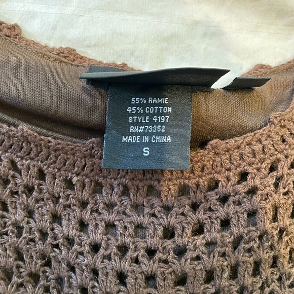 Ultra cute! Crochet sleeveless sweater top - Picture 8 of 11